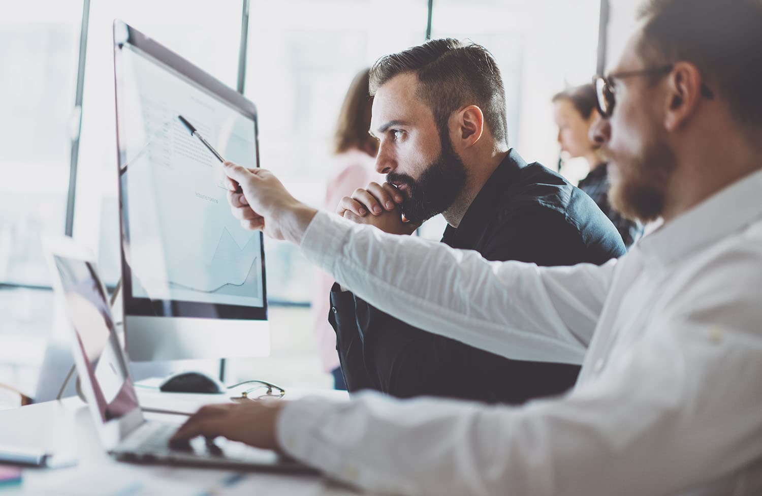 Recruiter responding quickly to a client call at a workstation
